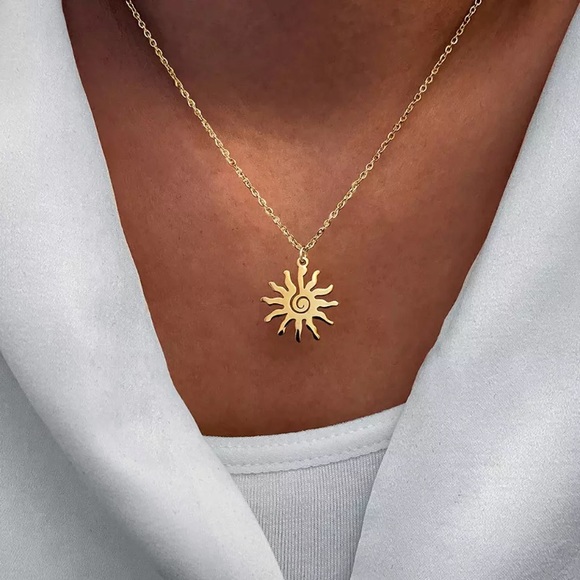 ⚜️[𝟯/$𝟭𝟴]⚜️NEW Sun Charm Stainless Steel Necklace - Picture 4 of 11